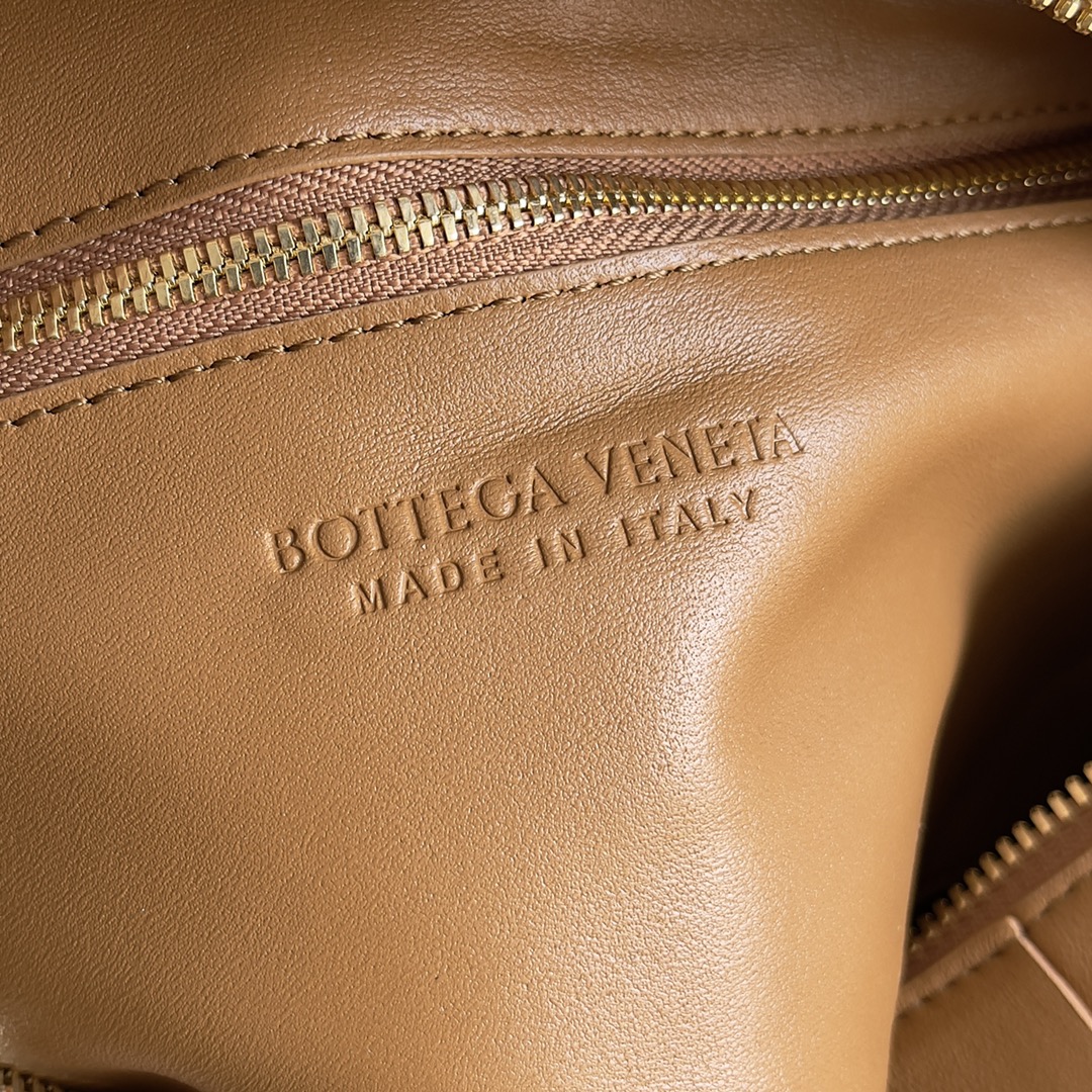 B0tt*ga Ven*ta Brick Cassette Light Brown For Women‎ 11in/28cm