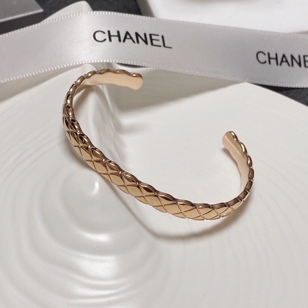 Ch**el Coco Crush Bracelet Gold For Women