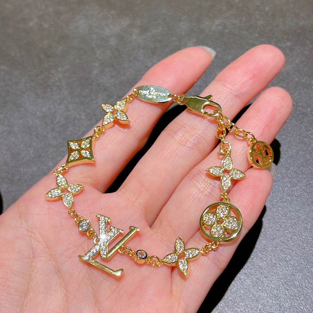 L0vis Vvtt0n LV Blossom Charms Bracelet Gold Tone For Women