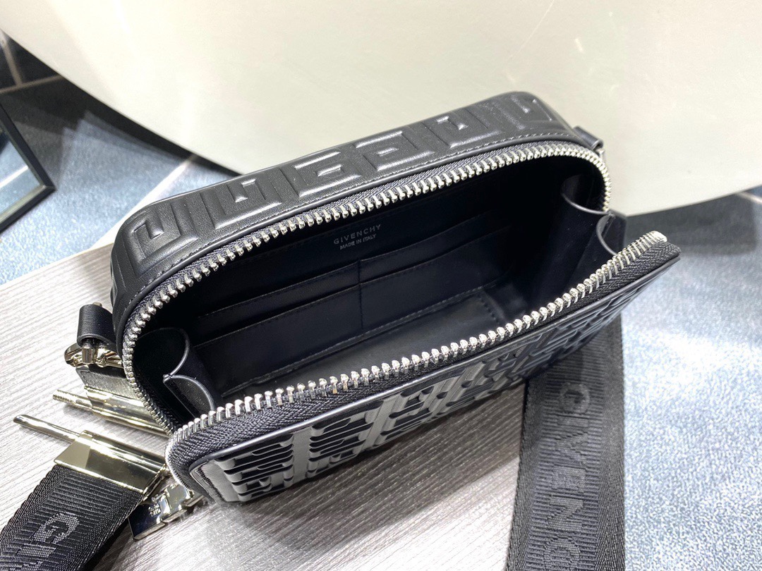 Givenchy Antigona Grained Camera Bag Black For Women‎ 7.3in/18.5cm