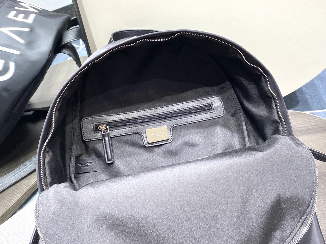 Givenchy Essentiel U Backpack Black For Women‎ 16.9in/43cm BK508HK1F5-001