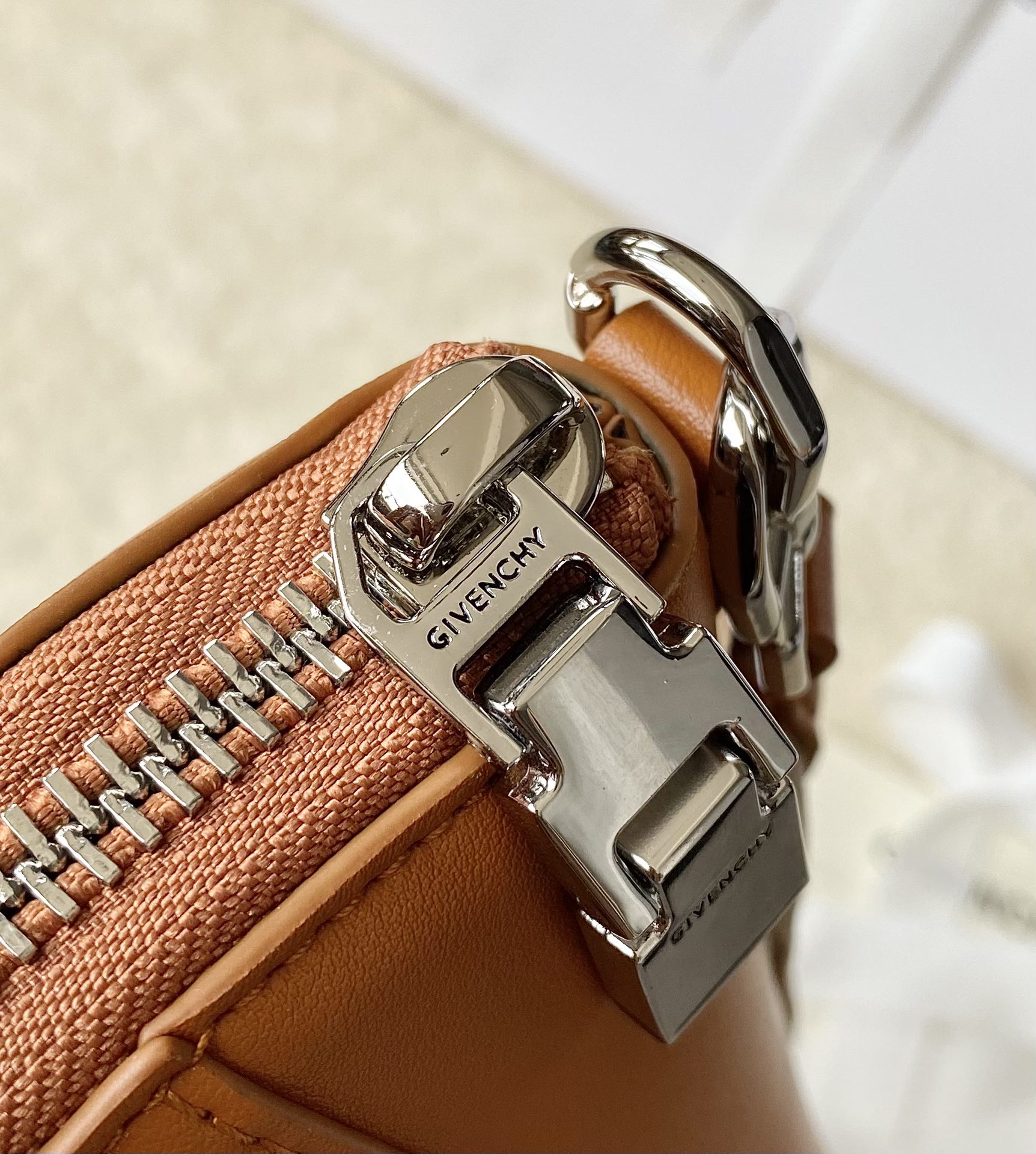 Givenchy Mini Antigona Sport Bag Brown/Black/Beige For Women‎ 8.7in/22cm BB50NVB1HT-001