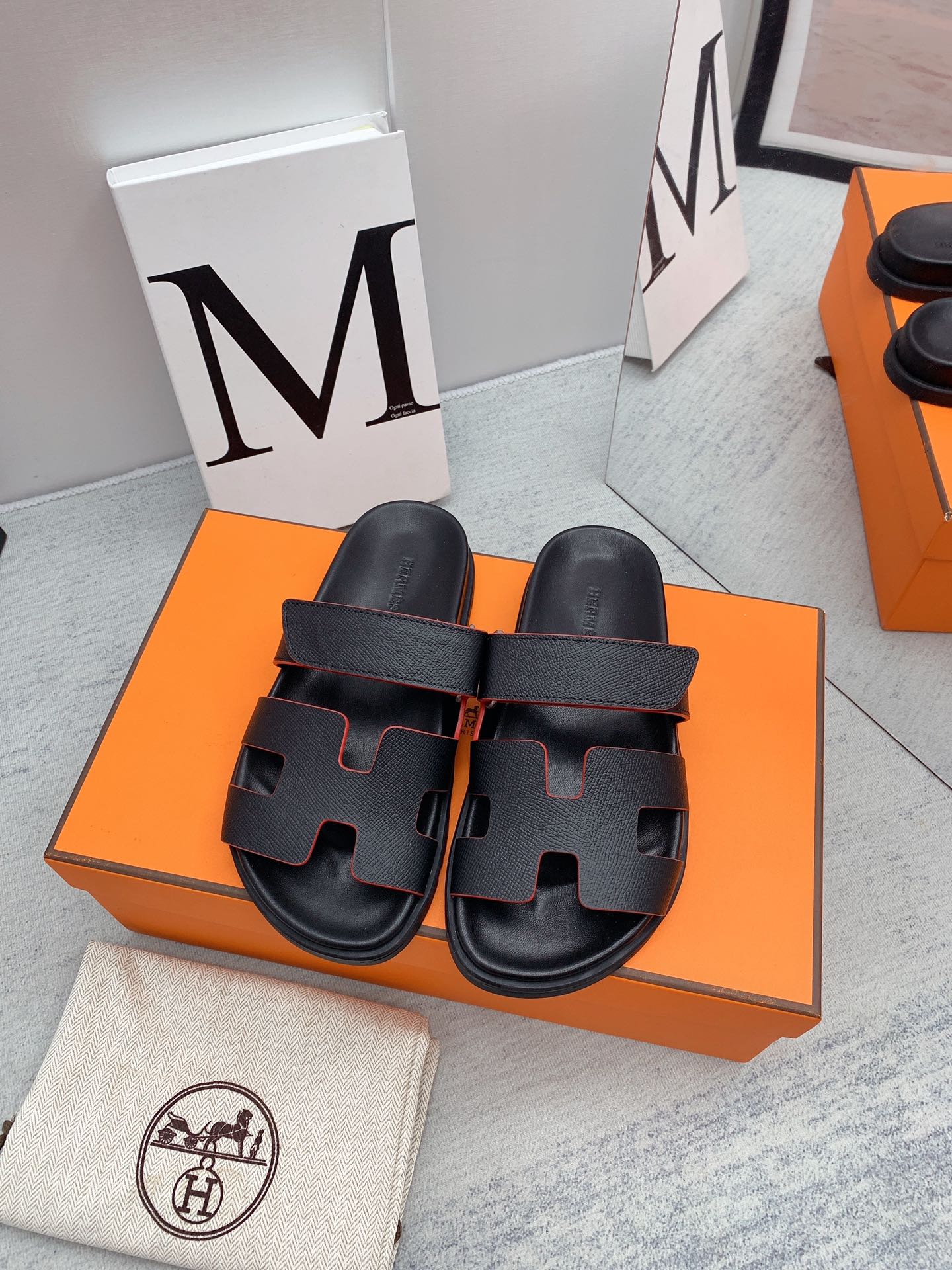 H**me5 Chypre Sandal Black For Men