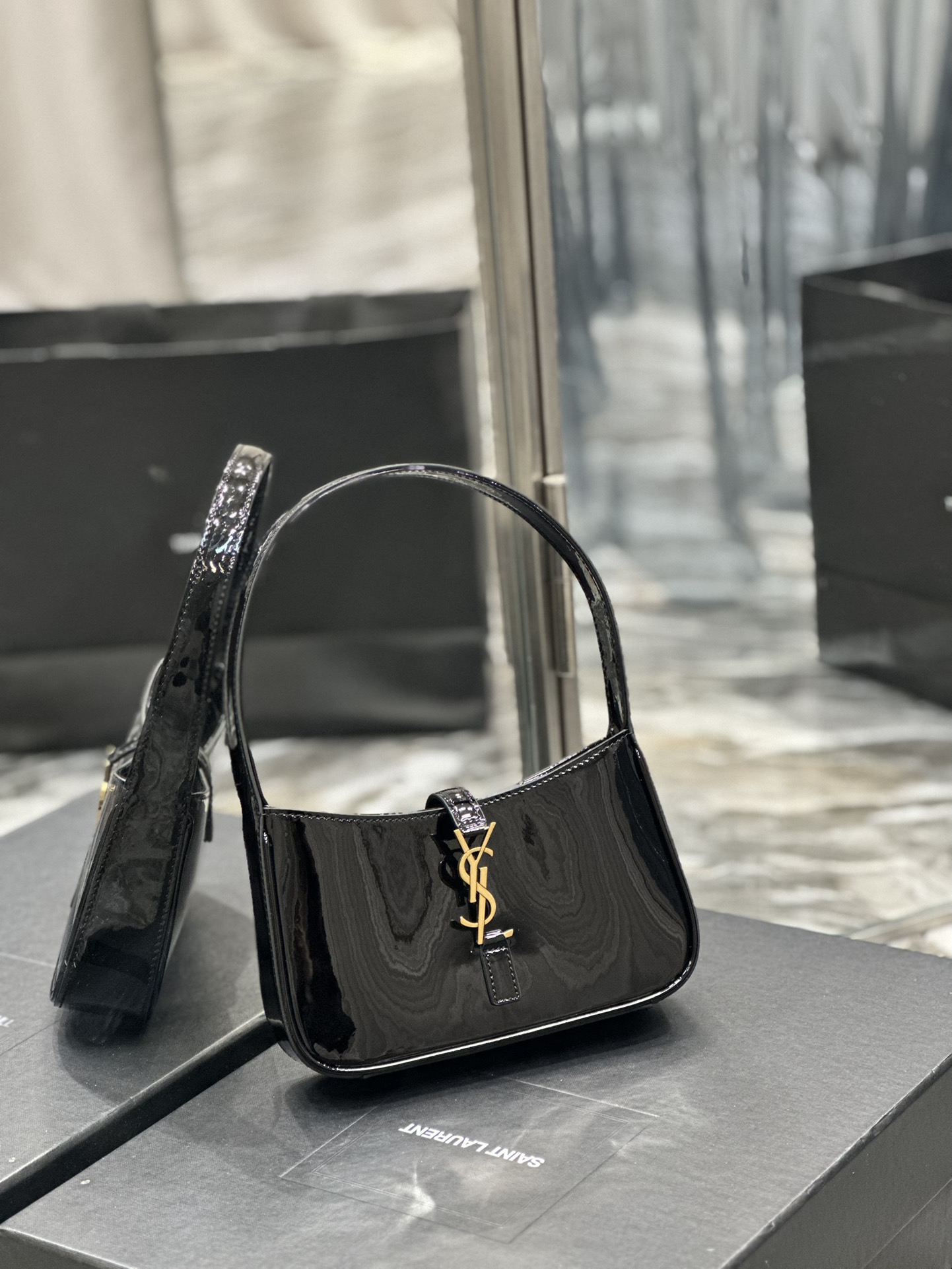 Sa1nt Lau*nt Le 5 A 7 Mini Black For Women‎ 7.5in/19cm 7103180UF0W1000