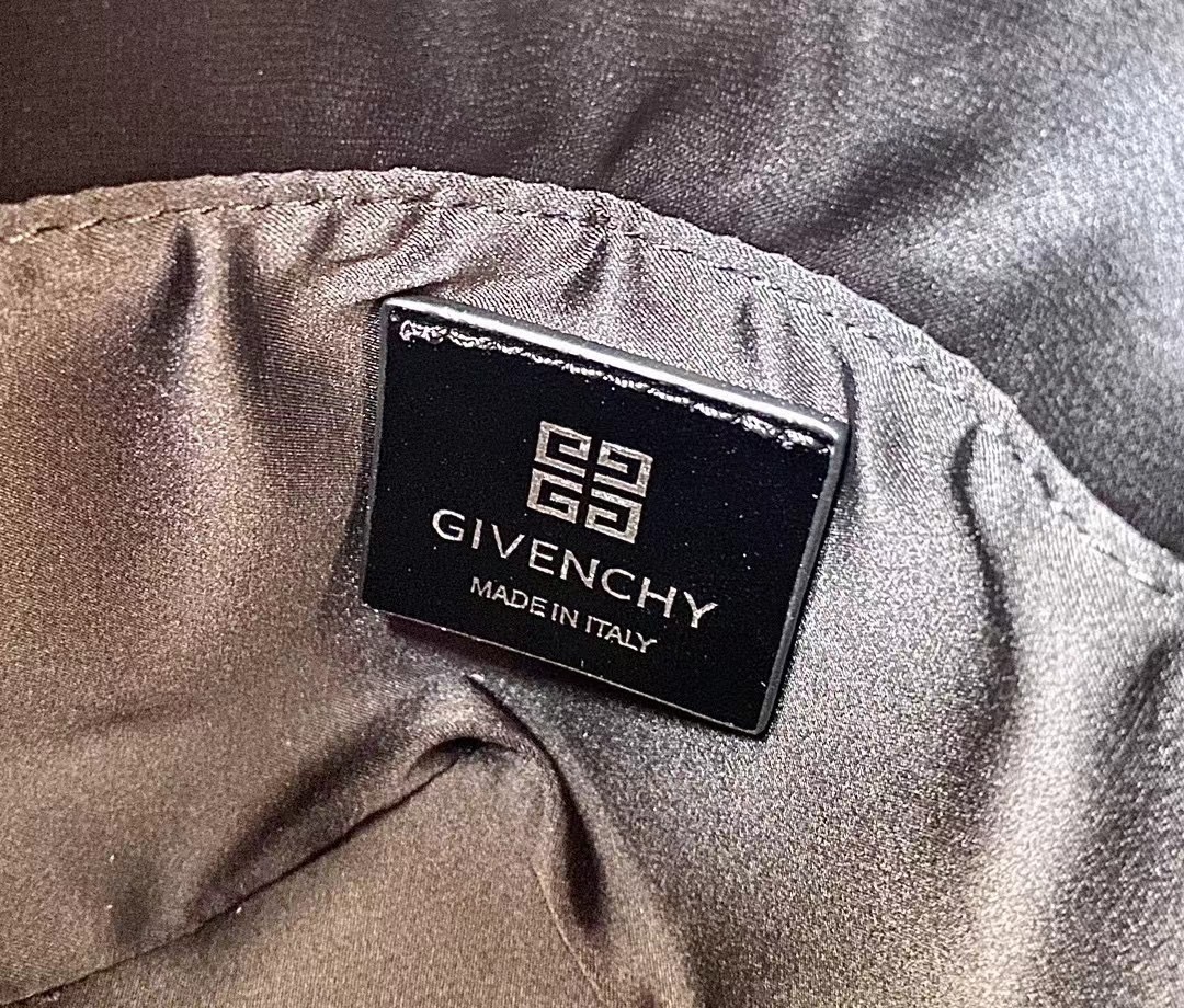 Givenchy Mini Cut Out Bucket Bag Black/White For Women‎ 6.3in/16cm BB50NRB1GV 001