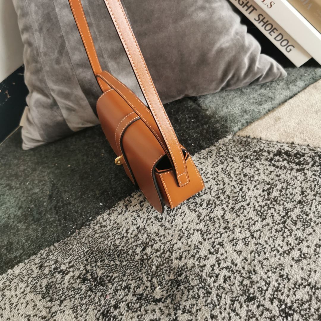 Ce1i*e Clutch On Strap Tabou In Triomphe Smooth White/Brown/Black For Women‎ 7in/18cm 10I593DQ1.01CK