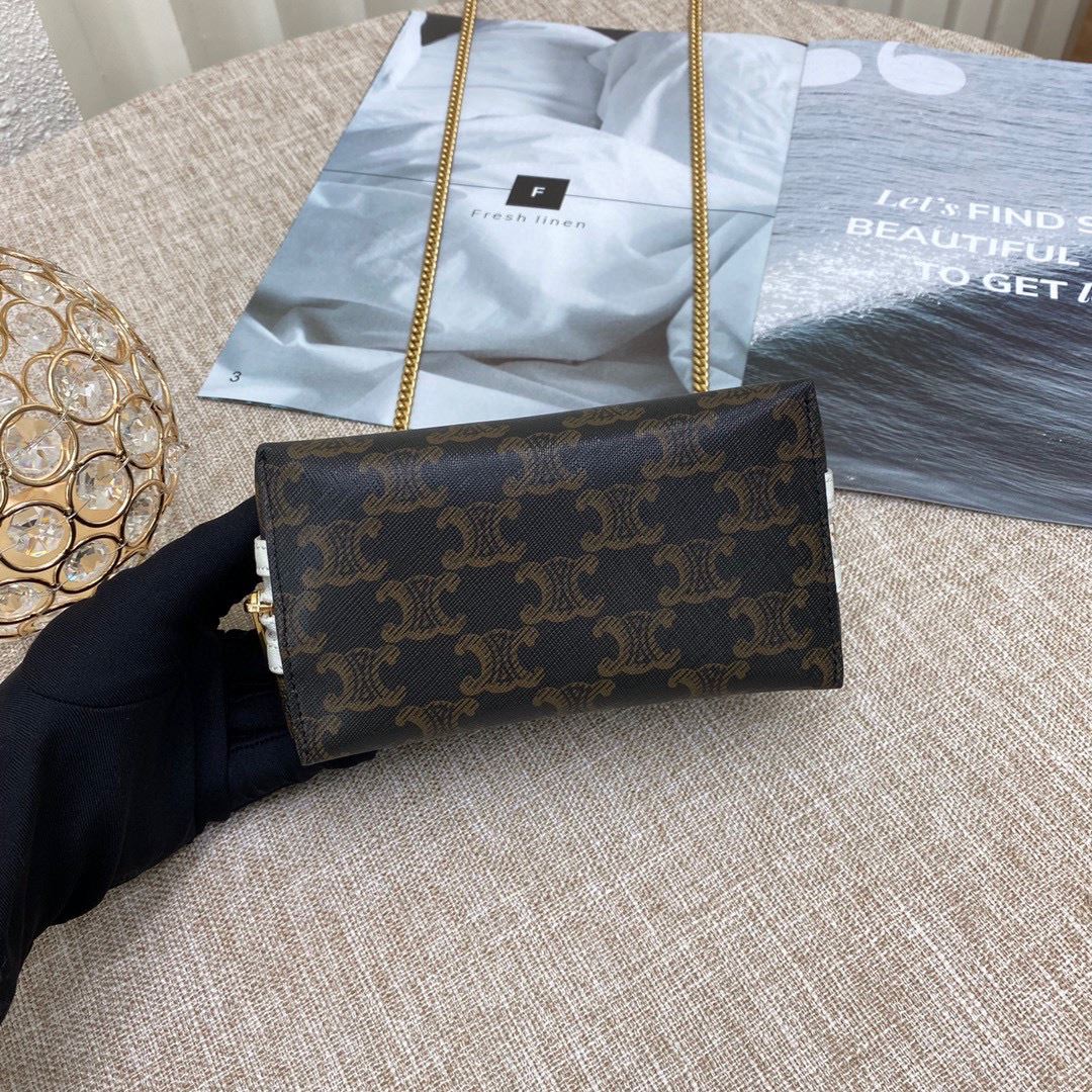 Ce1i*e Clutch With Chain In Triomphe Canvas White/Red For Women‎ 6in/16cm 10E382CBX.01BC