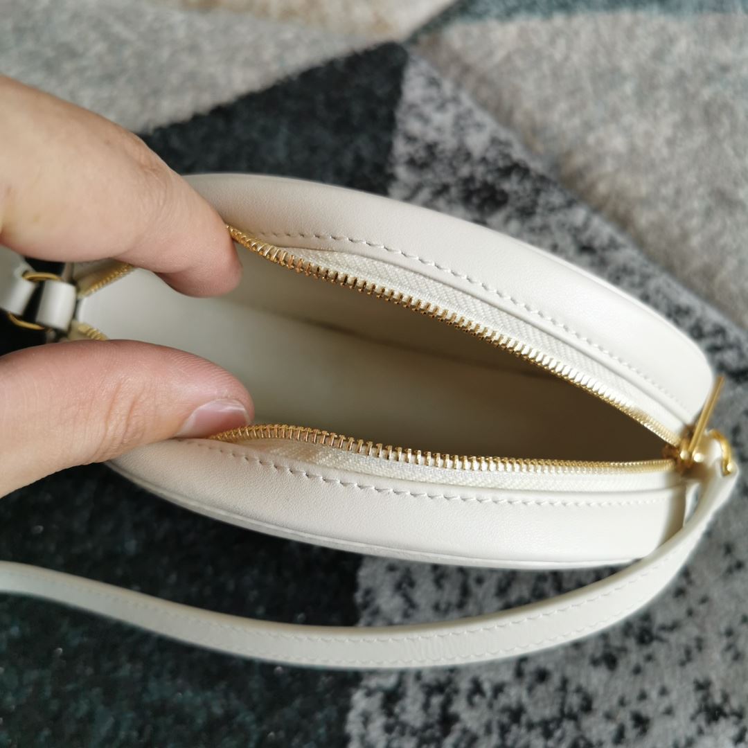 Ce1i*e Oval Bag Cuir Triomphe In Smooth Black/White/Brown For Women‎ 8in/20cm 198603DXC.38NO