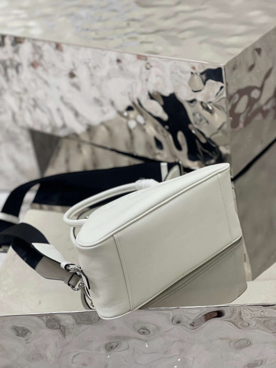 Pra*a Triangle Bag White/Black For Women 9.8 in / 25 cm 1BB082_2BYA_F0009_V_NEO