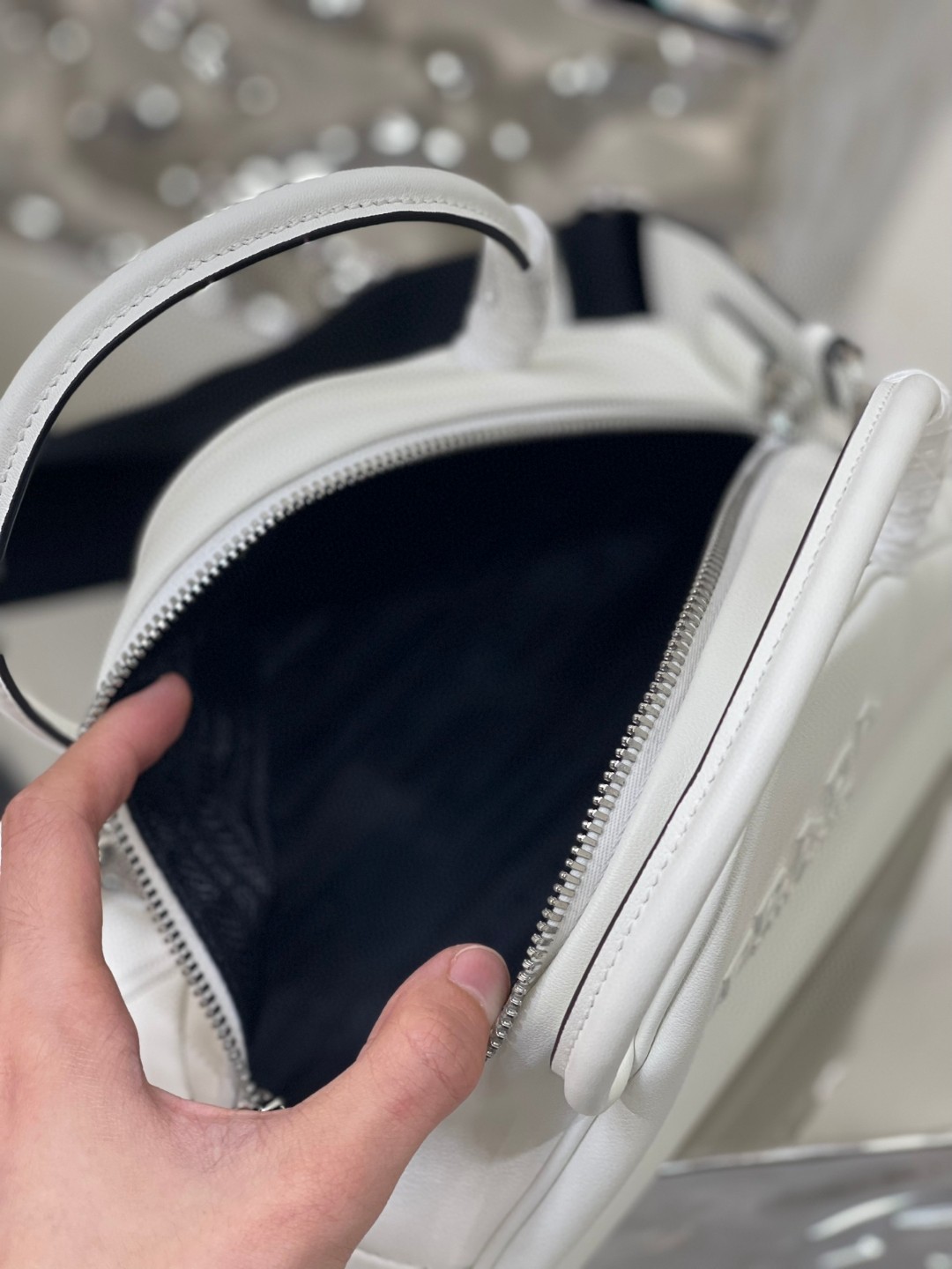 Pra*a Triangle Bag White/Black For Women 9.8 in / 25 cm 1BB082_2BYA_F0009_V_NEO