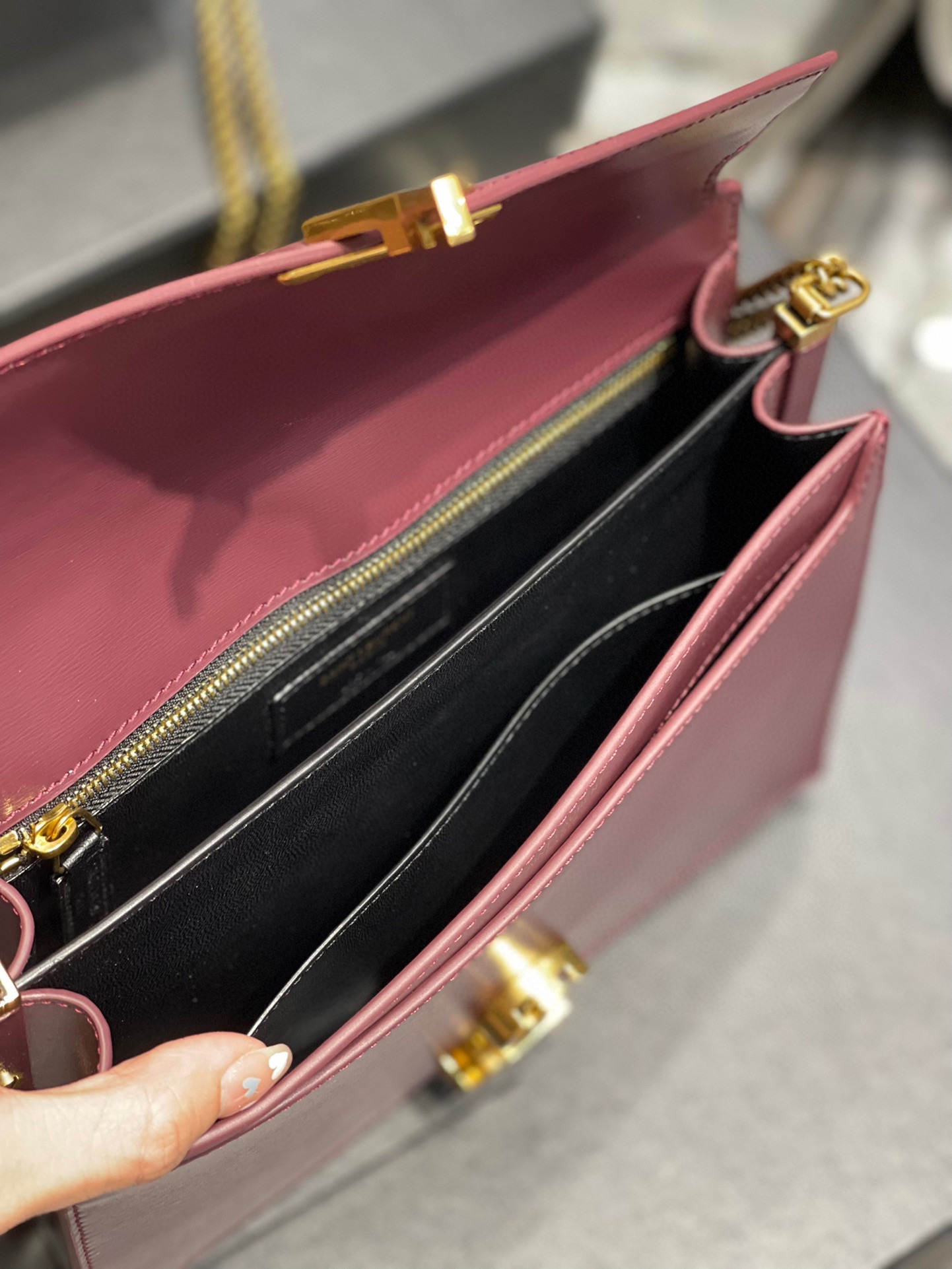 Sa1nt Lau*nt Cassandra Medium Chain Bag Black/White/Red/Green/Burgundy For Women‎ 8.6in/22cm