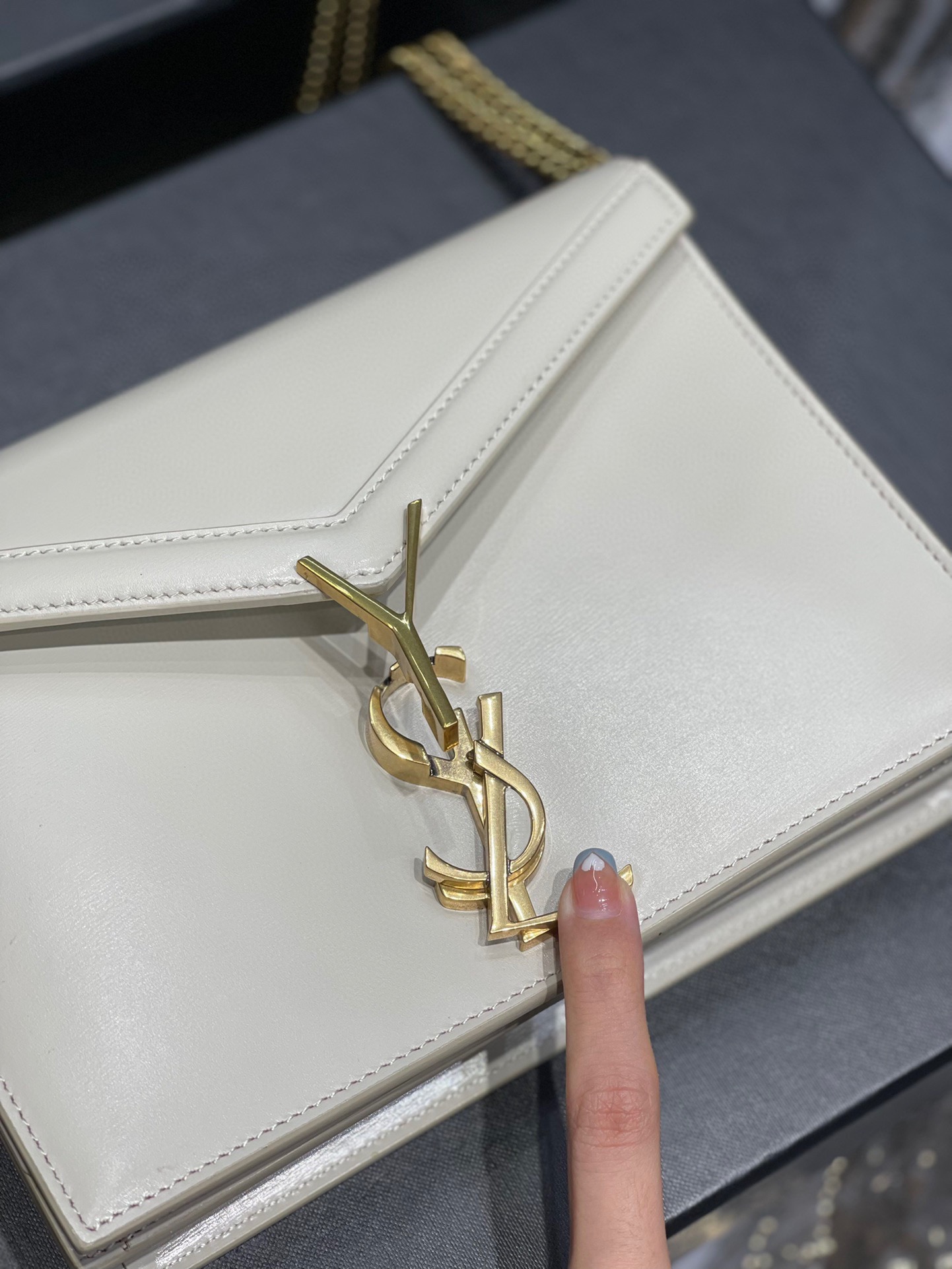 Sa1nt Lau*nt Cassandra Medium Chain Bag Black/White/Red/Green/Burgundy For Women‎ 8.6in/22cm