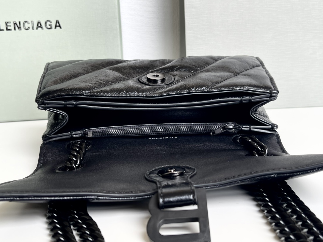 Ba1en*iaga Crush Small Chain Bag Quilted In Black For Women 9.8in/25cm 716351210IY1000