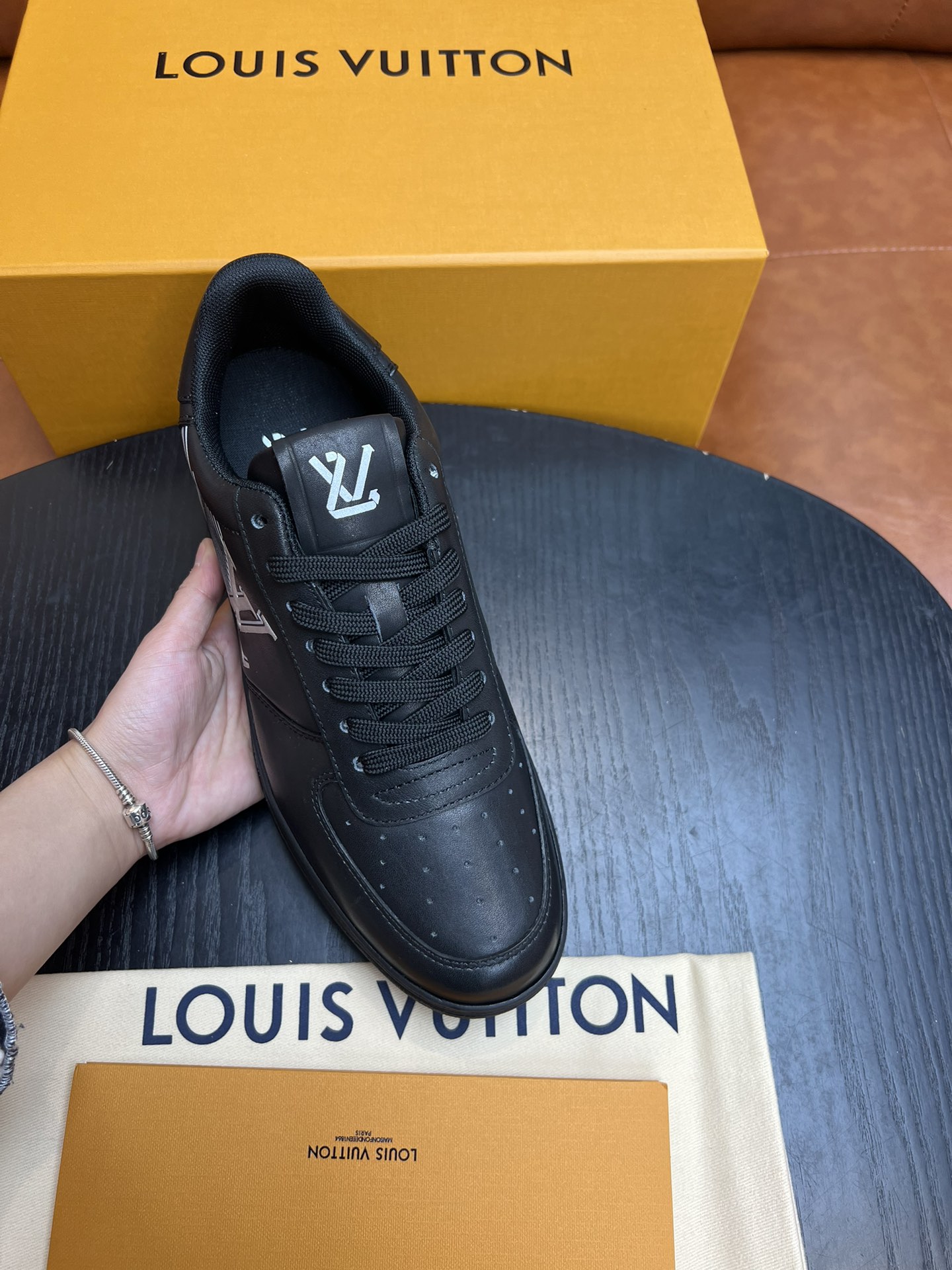 L0vis Vvtt0n LV Rivoli Sneaker Black For Men