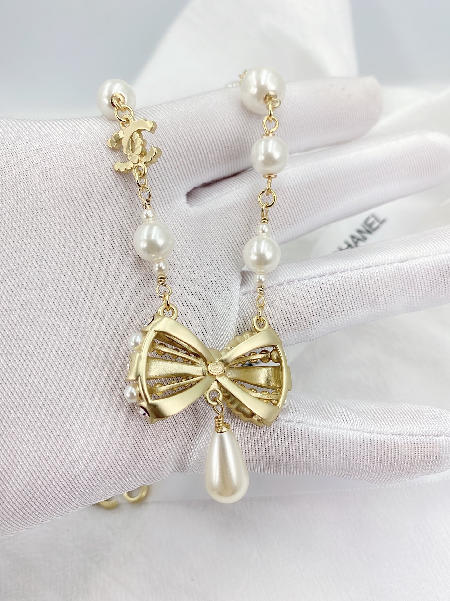 Ch**el Bowknot Pendant Pearl Necklace Gold Tone For Women
