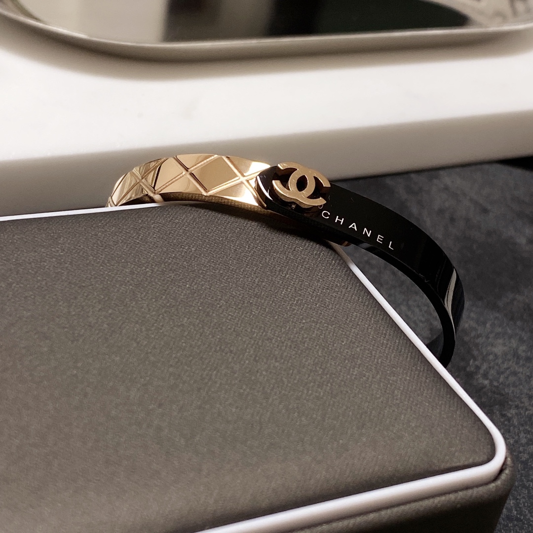 Ch**el CC Bracelet Gold For Women