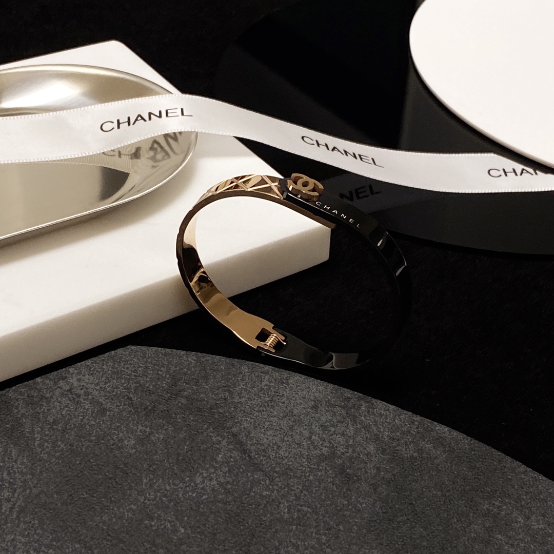 Ch**el CC Bracelet Gold For Women