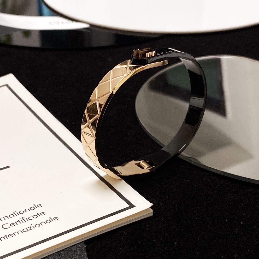 Ch**el CC Bracelet Gold For Women