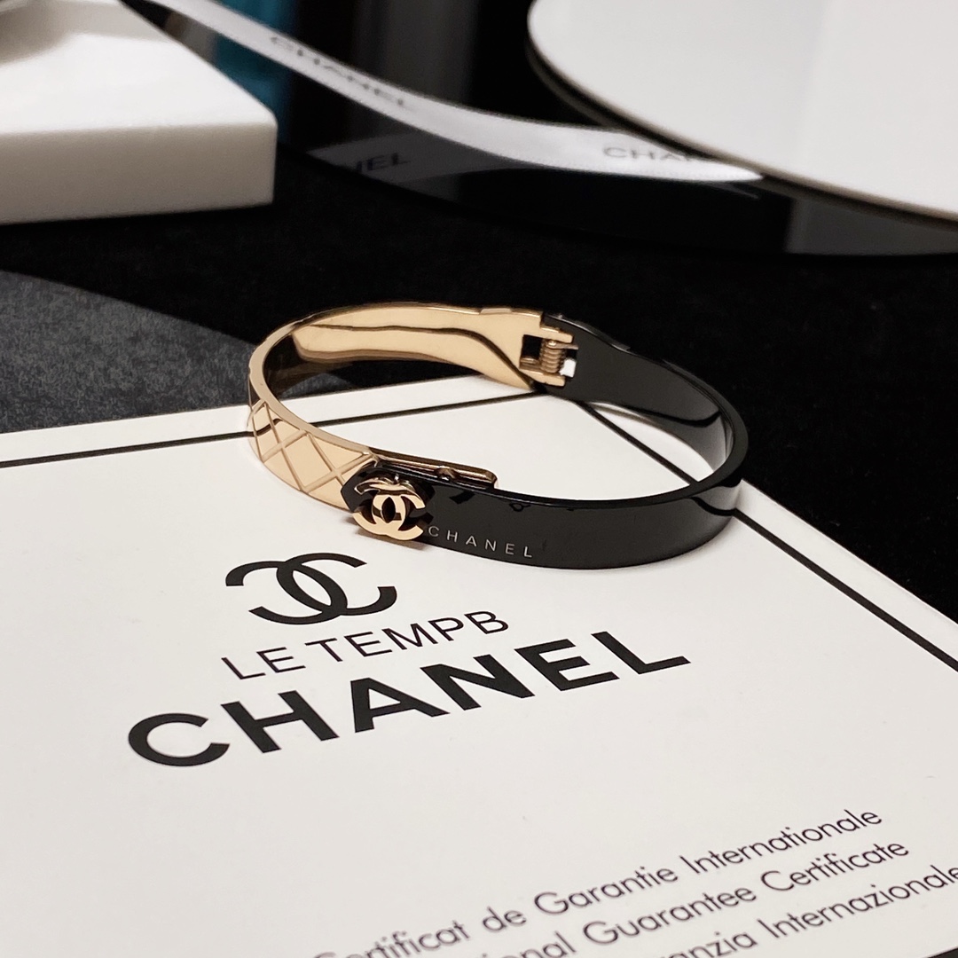 Ch**el CC Bracelet Gold For Women