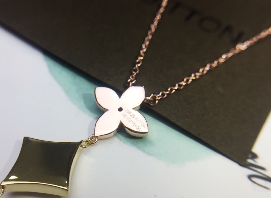 L0vis Vvtt0n Flower Necklace Silver For Women