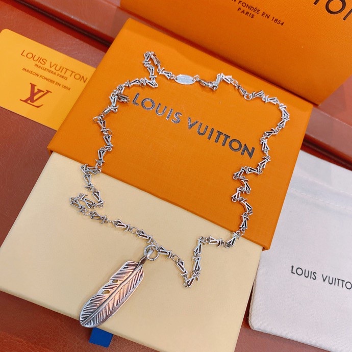 L0vis Vvtt0n Leaf Necklace Silver For Women
