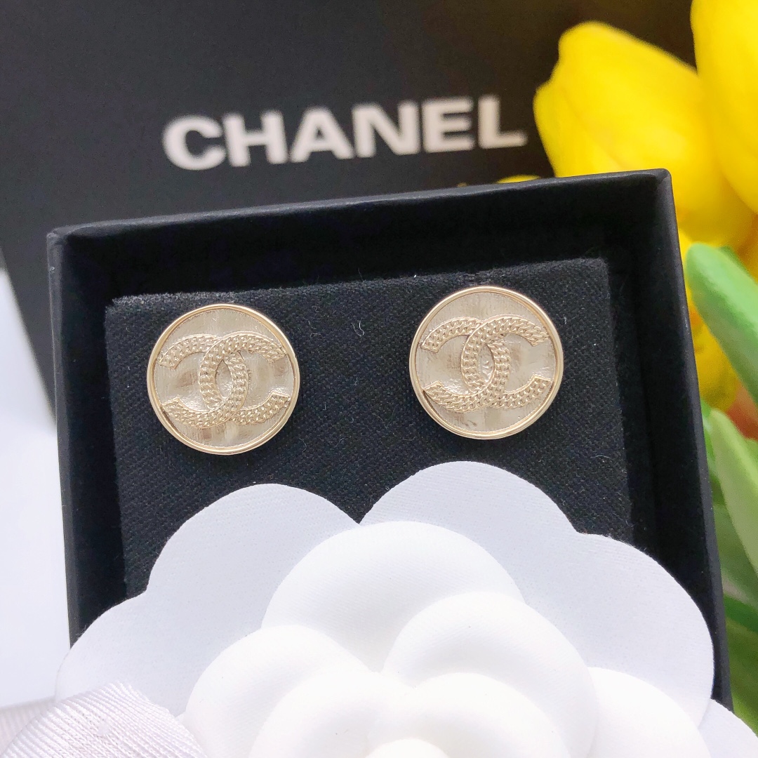Ch**el Middle Round Earrings Gold For Women