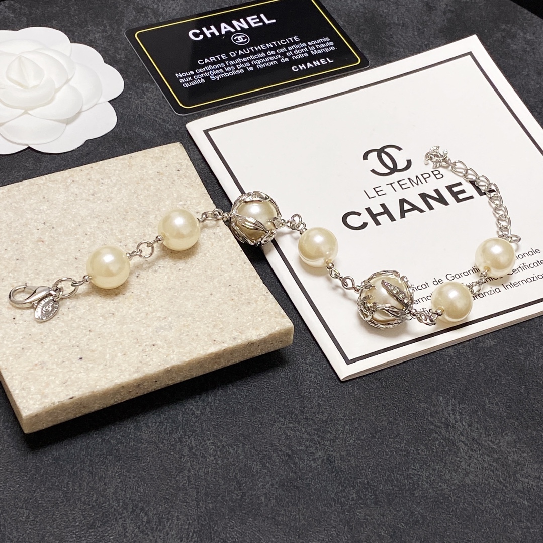 Ch**el Pearl Bracelet Beige For Women
