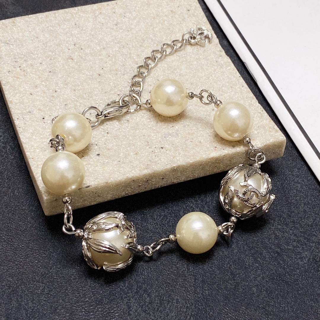 Ch**el Pearl Bracelet Beige For Women