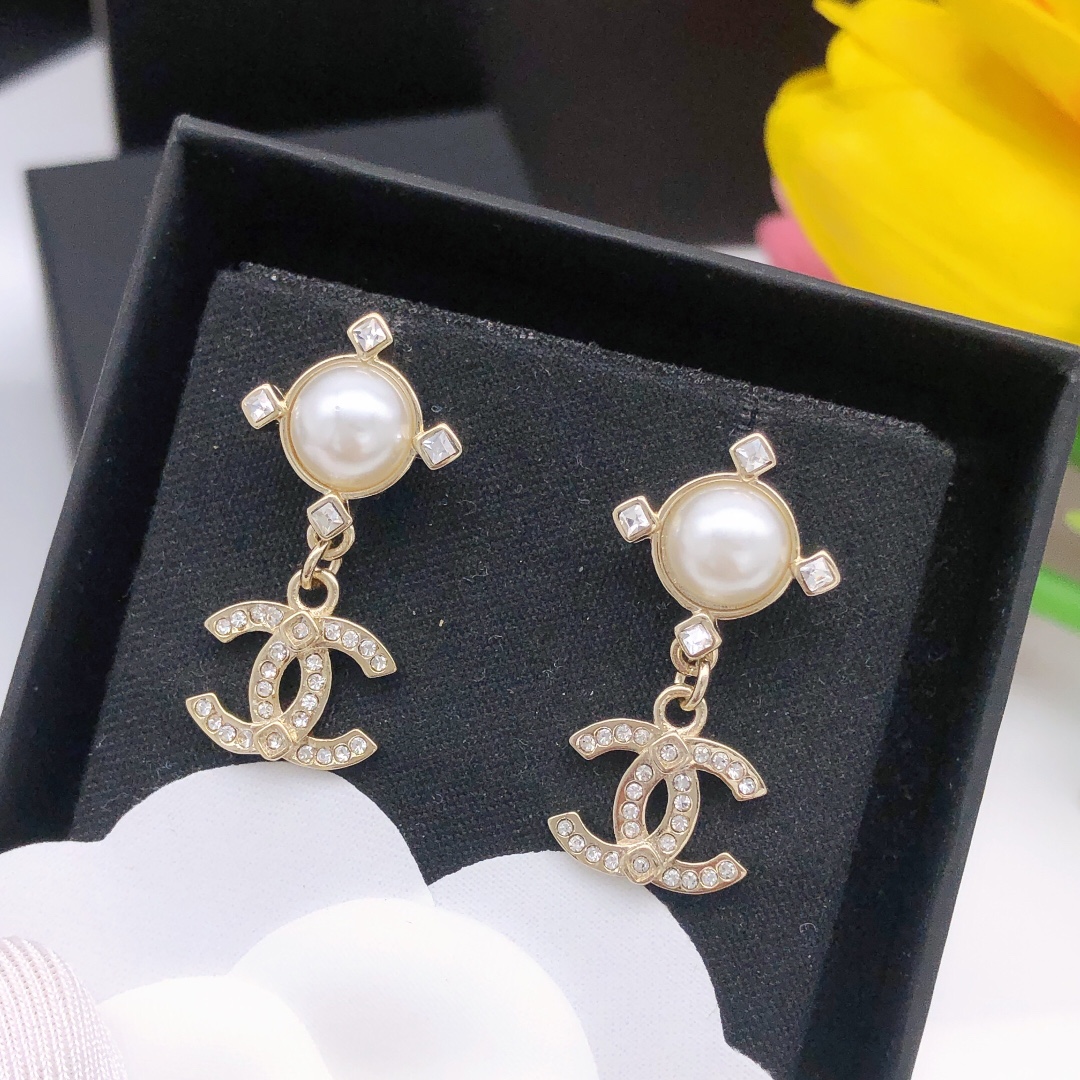 Ch**el Round Pearl Earrings Gold For Women