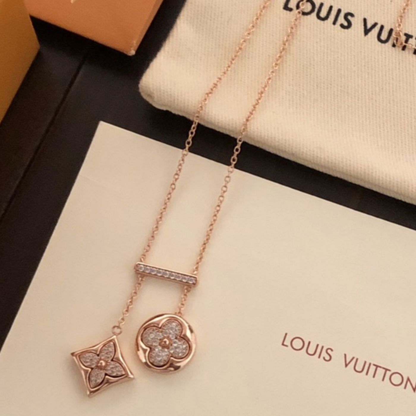 L0vis Vvtt0n Two Blossom Necklace Pink Gold Tone For Women