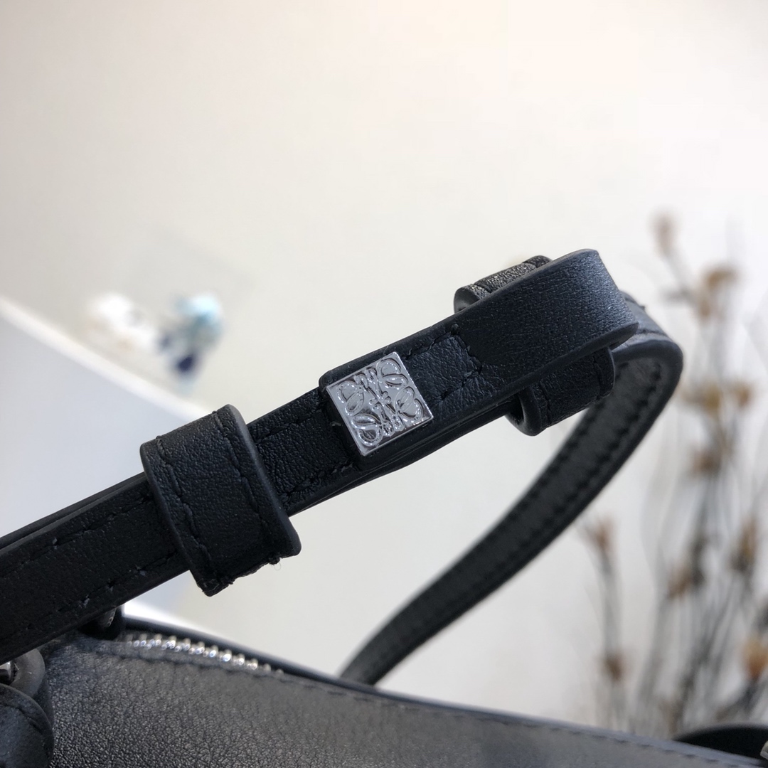 L0ew* Elephant Bag Black/Brown For Women 7.1in / 18cm