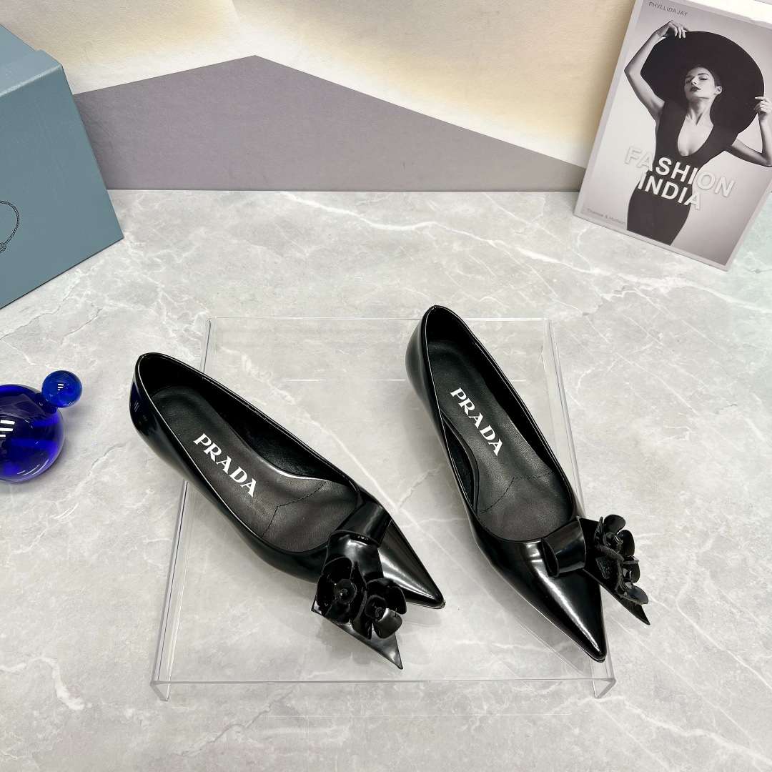 Pra*a Patent Pumps Black For Women