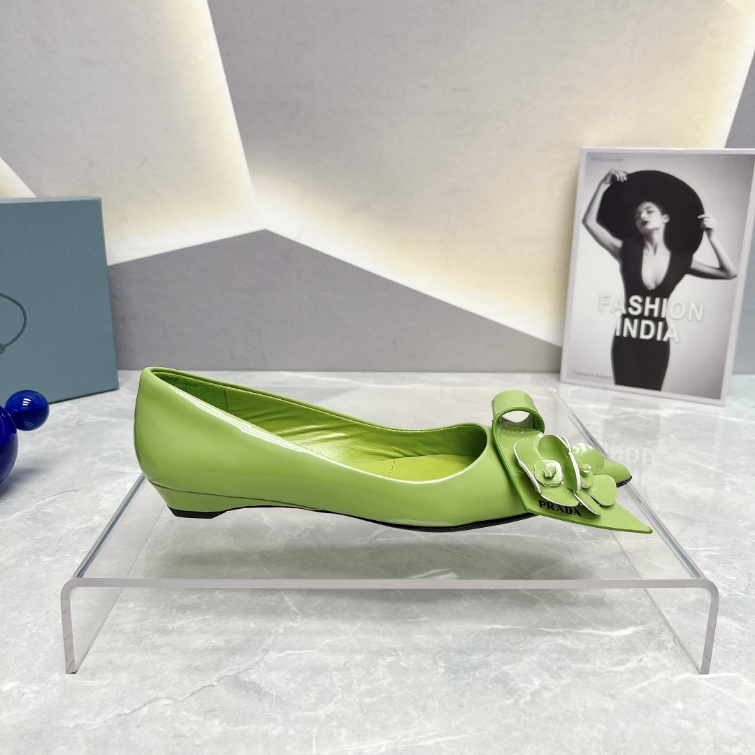 Pra*a Patent Pumps Green For Women