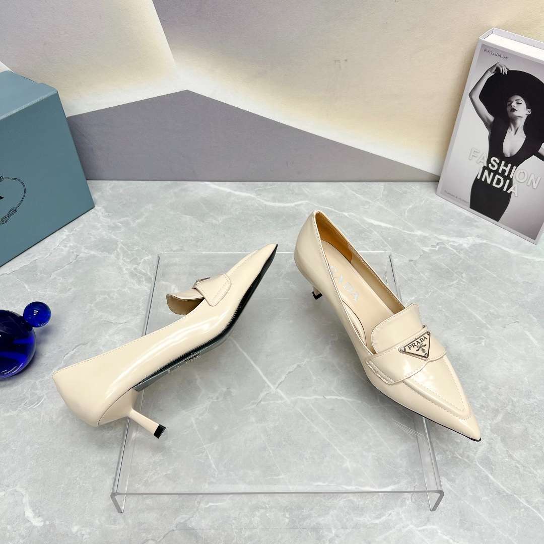 Pra*a Patent Pumps Cream For Women