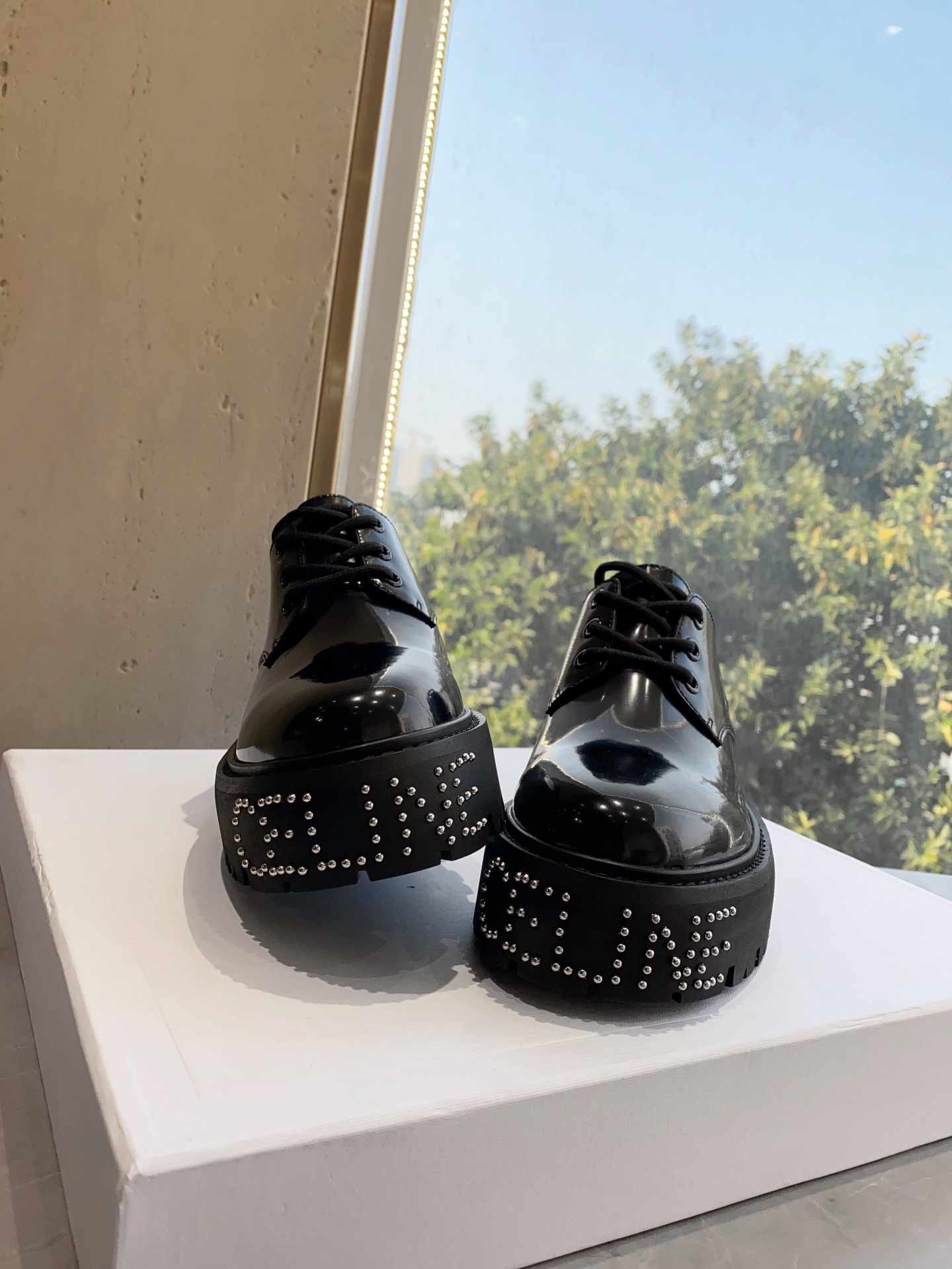 Ce1i*e Bulky Derby With Studded Outsole Black For Women 353303602C.38NO