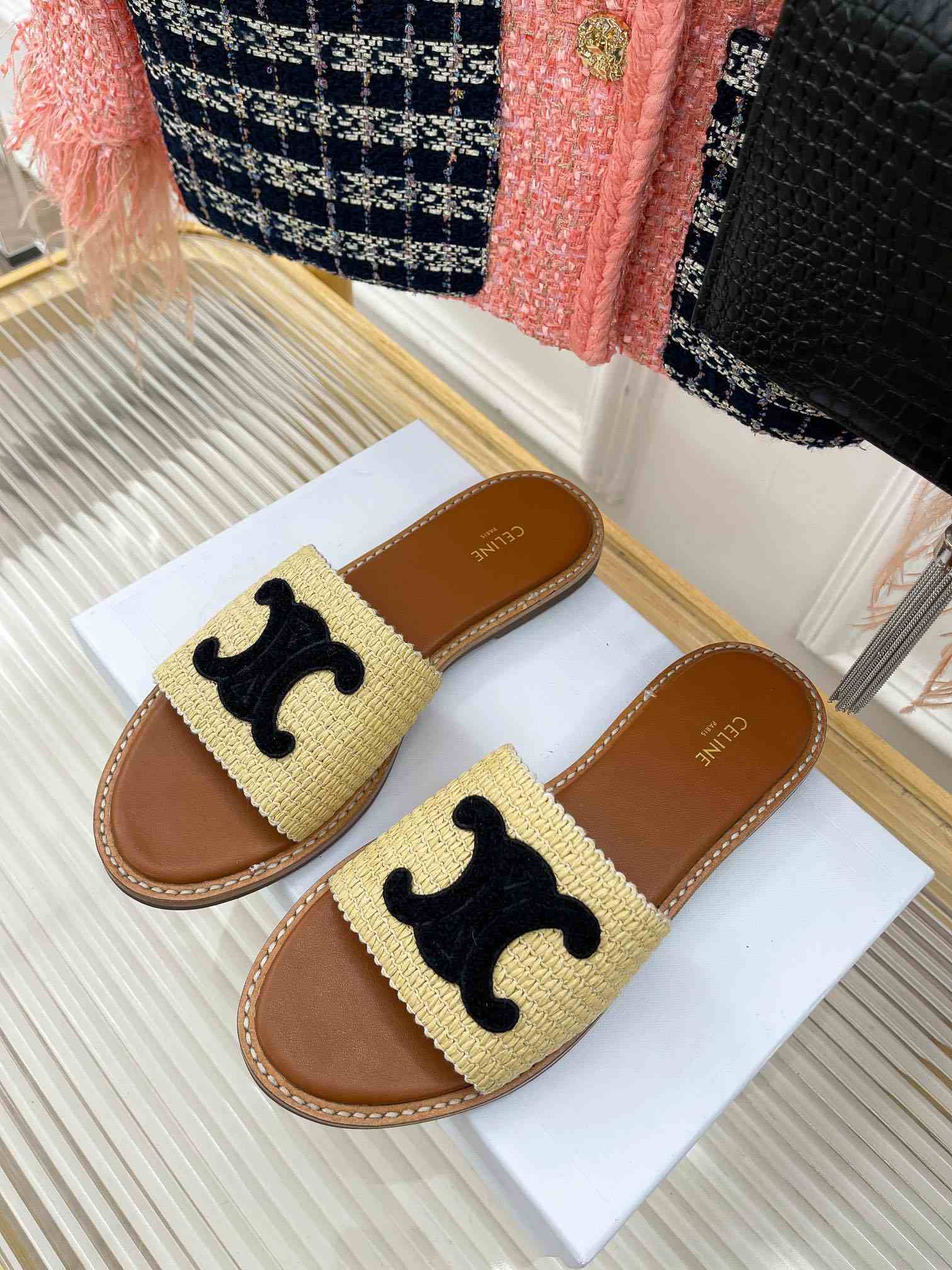 Ce1i*e Lympia Flat In Raffia Beige For Women