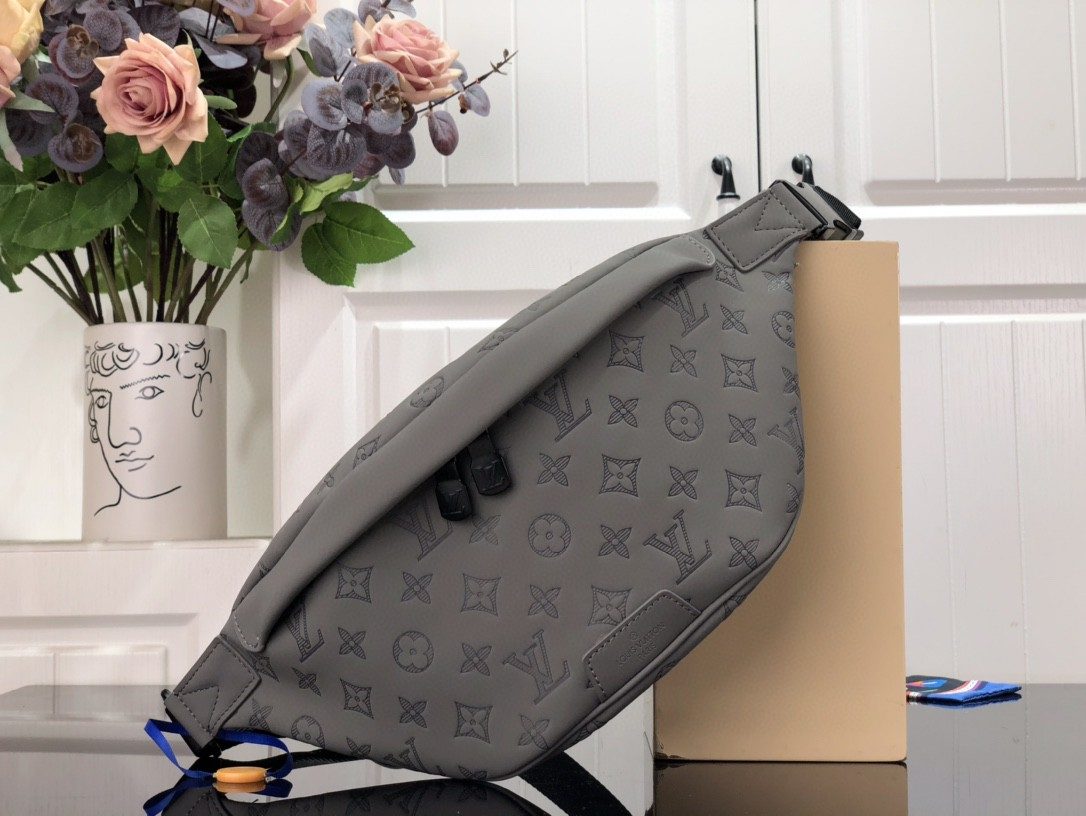 L0vis Vvtt0n Discovery Bumbag Grey For Men 44 cm/ 17.3 in M46108