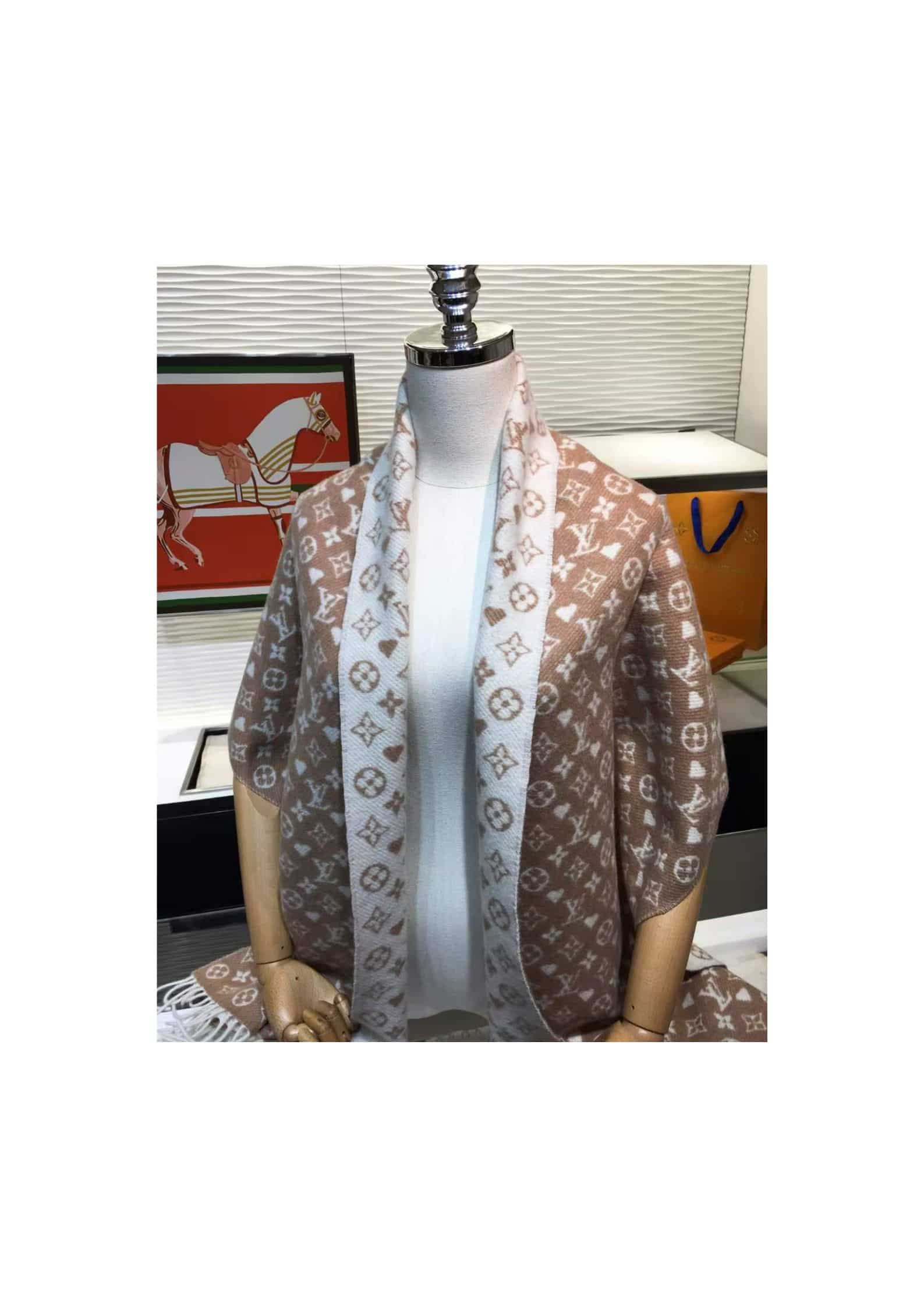 L0vis Vvtt0n Game On Scarf Brown For Women