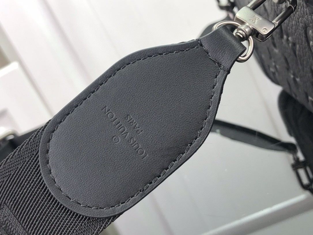 L0vis Vvtt0n Horizon Clutch Black 21cm/ 8.3 in