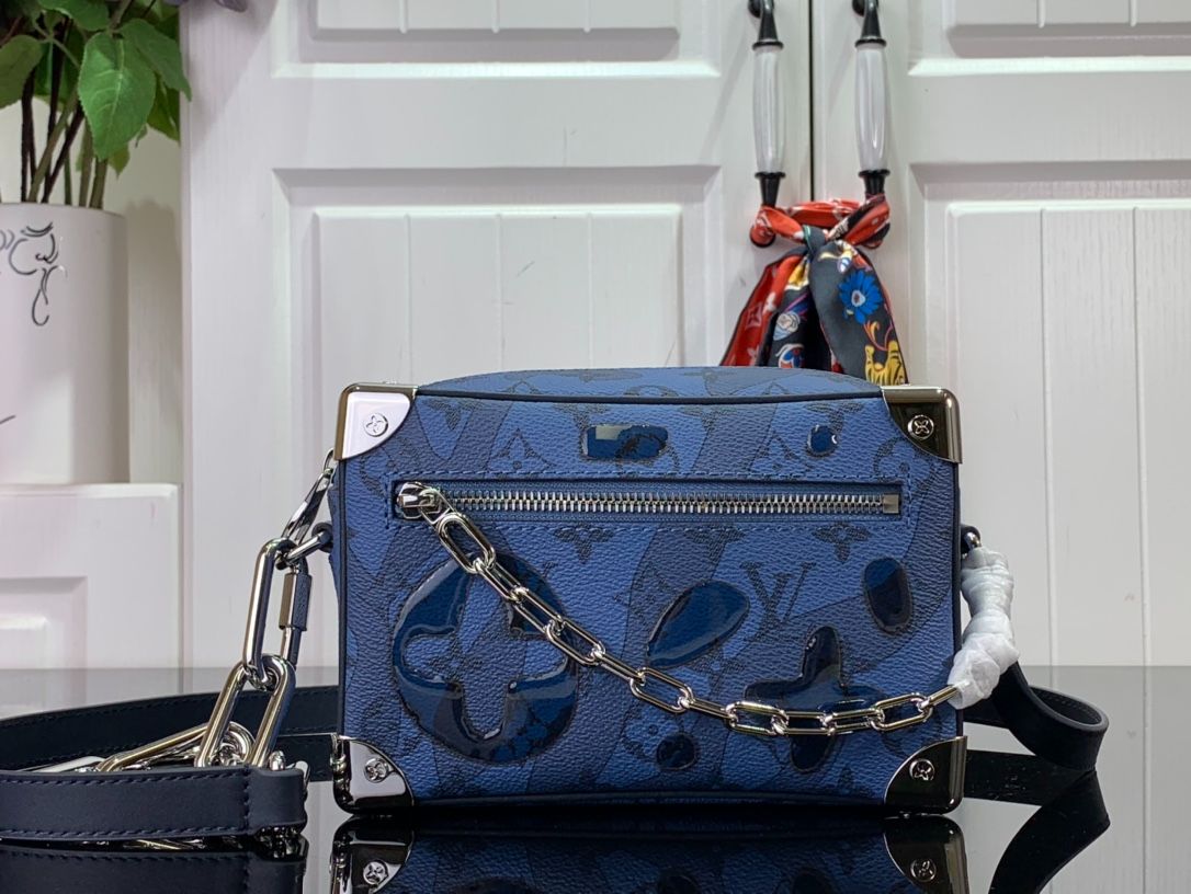 L0vis Vvtt0n Mini Soft Trunk Blue For Men 18.5 cm/ 7.3 in M22588