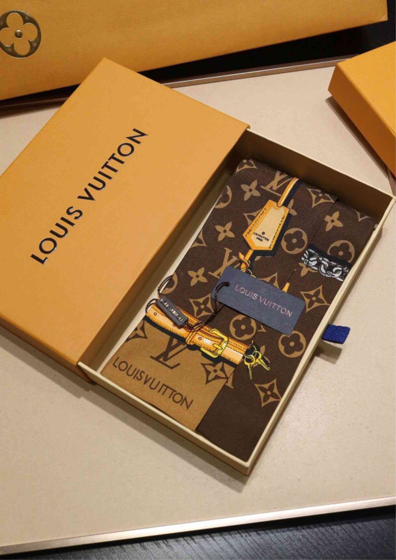 L0vis Vvtt0n Monogram Confidential Bandeau Brown For Women M78655