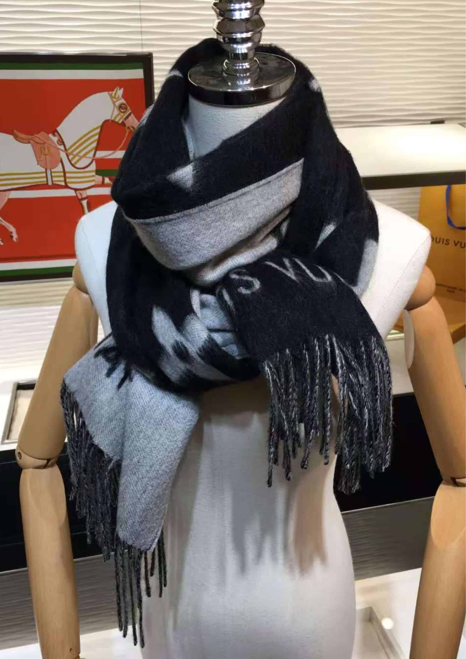 L0vis Vvtt0n Reykjavik Scarf Black For Women M71040