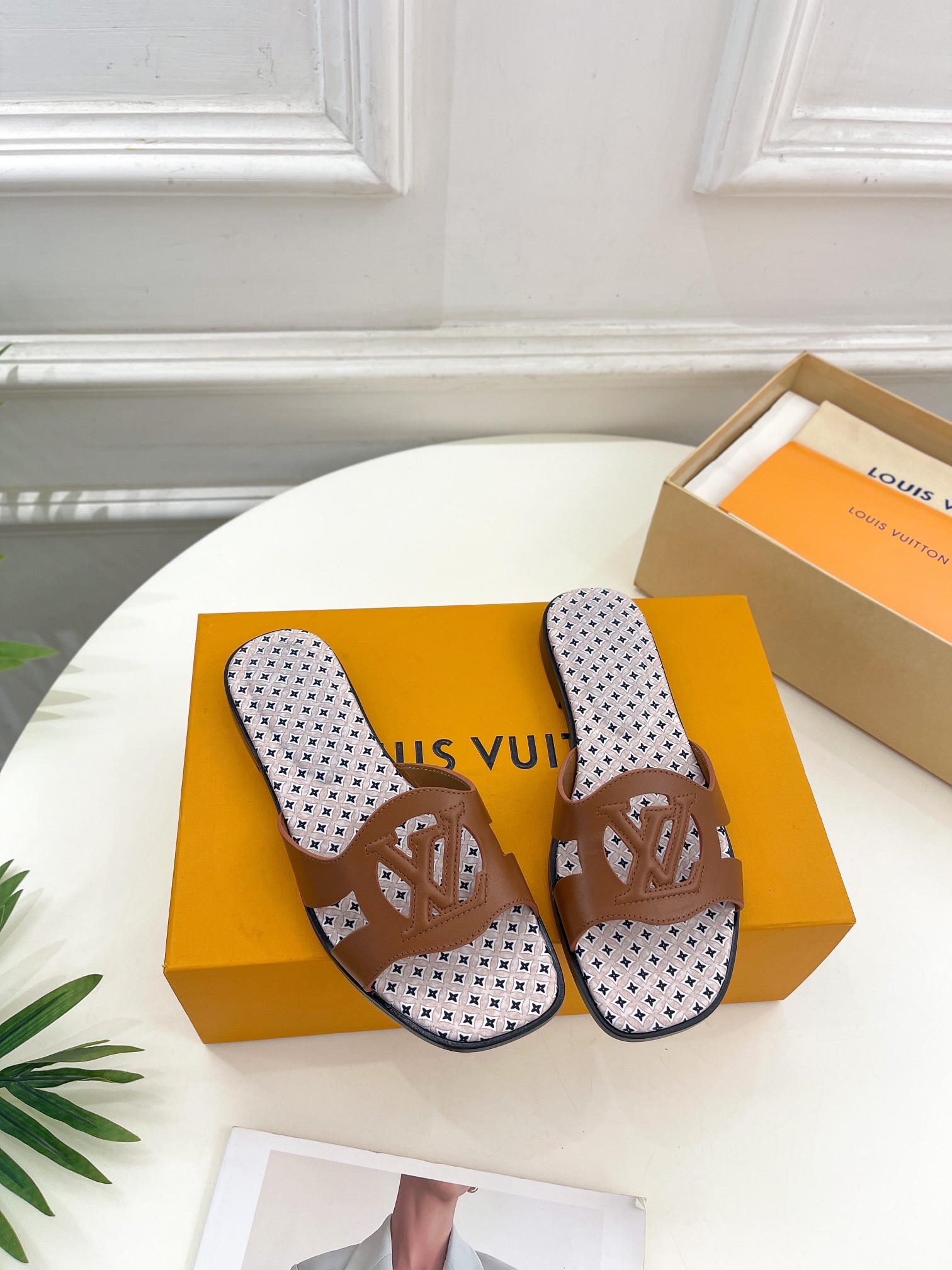 L0vis Vvtt0n Isola Flat Mule LV Dark Brown For Women