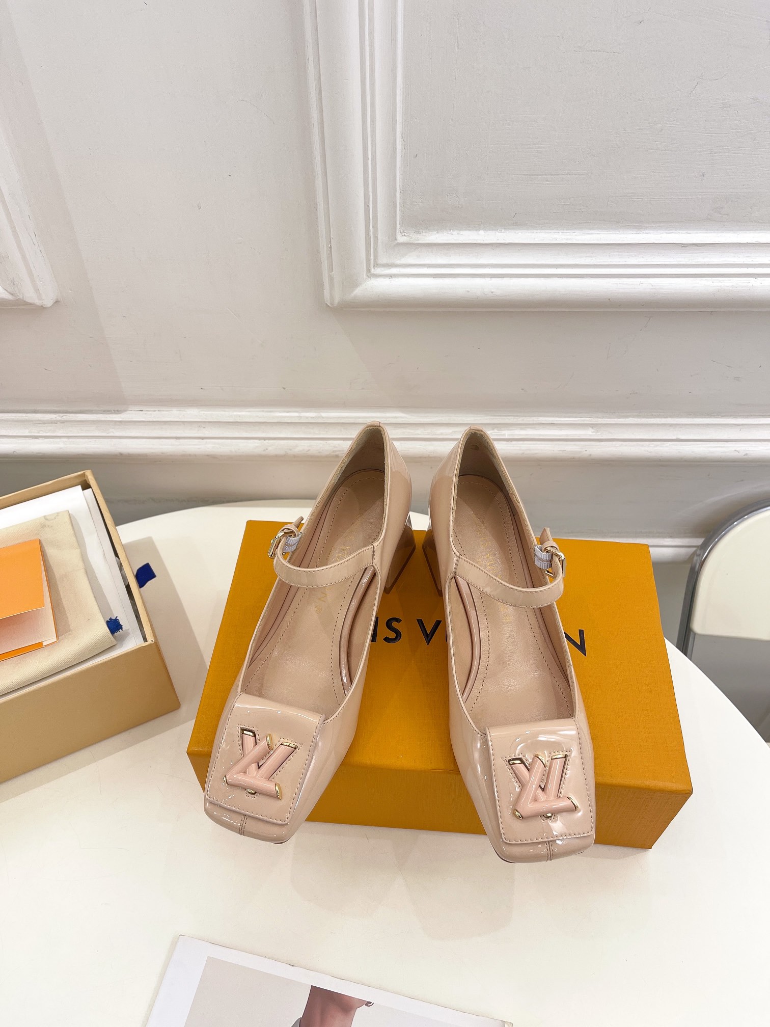 L0vis Vvtt0n Shake Pump Pink For Women 5.5 cm / 2.2-inch