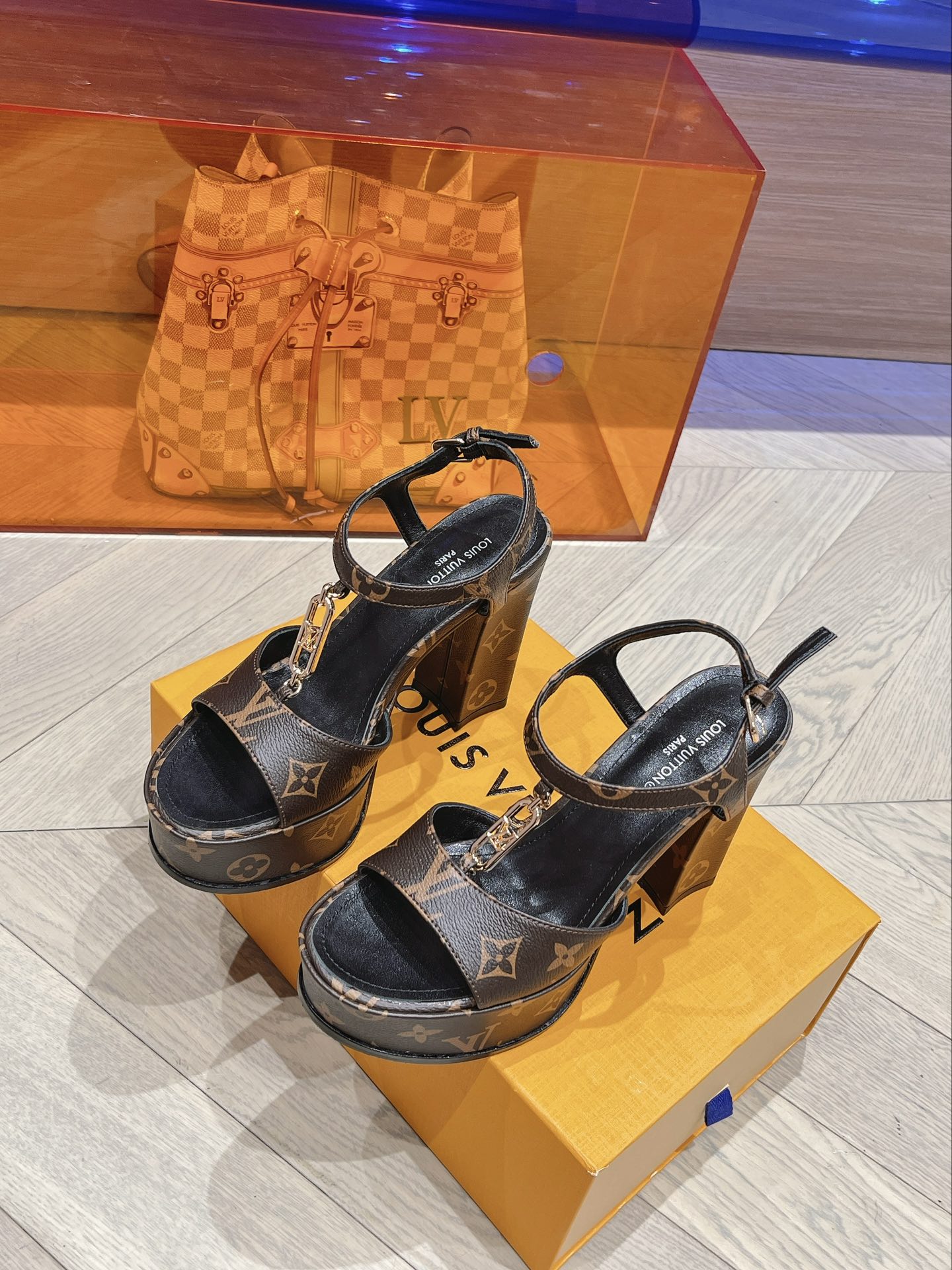 L0vis Vvtt0n Sparkle Sandal Brown For Women