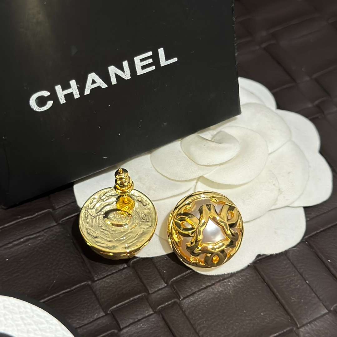 Ch**el Double C-Shaped Round Pearl Earrings Gold For Women