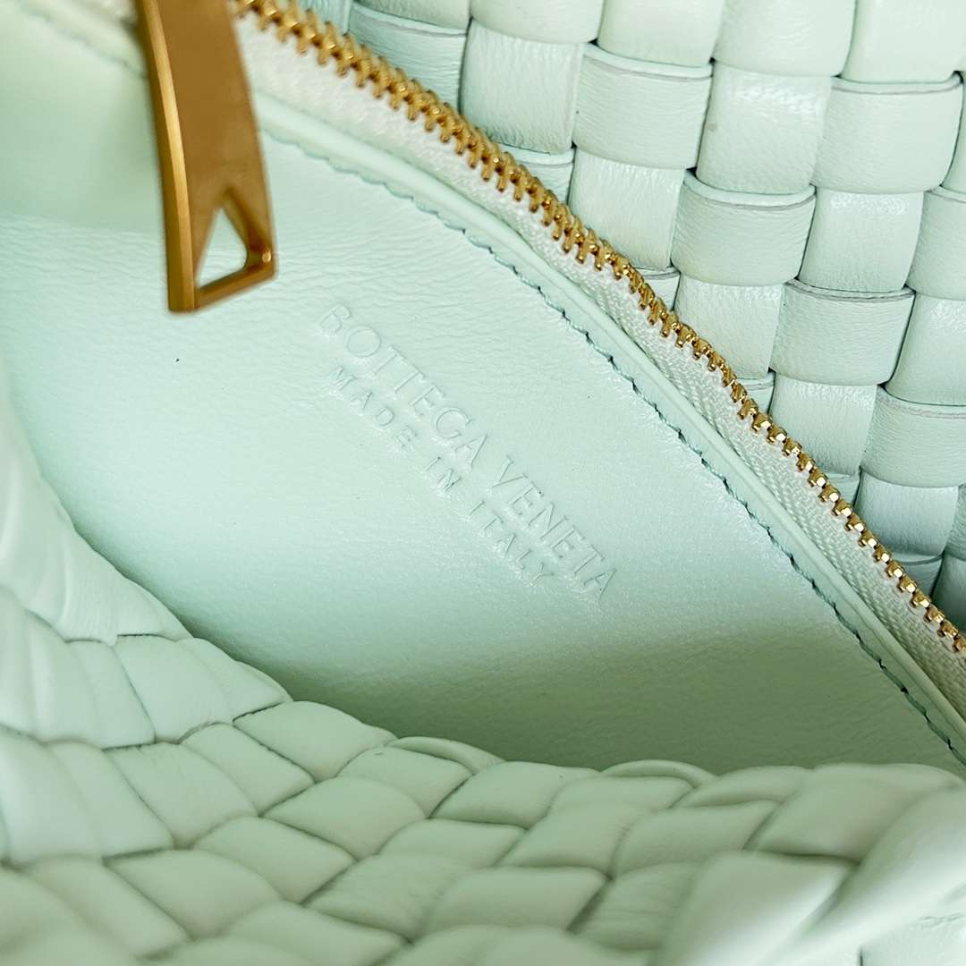 B0tt*ga Ven*ta Small Cobble Shoulder Bag White For Women 26cm / 12in 755109V3A513902