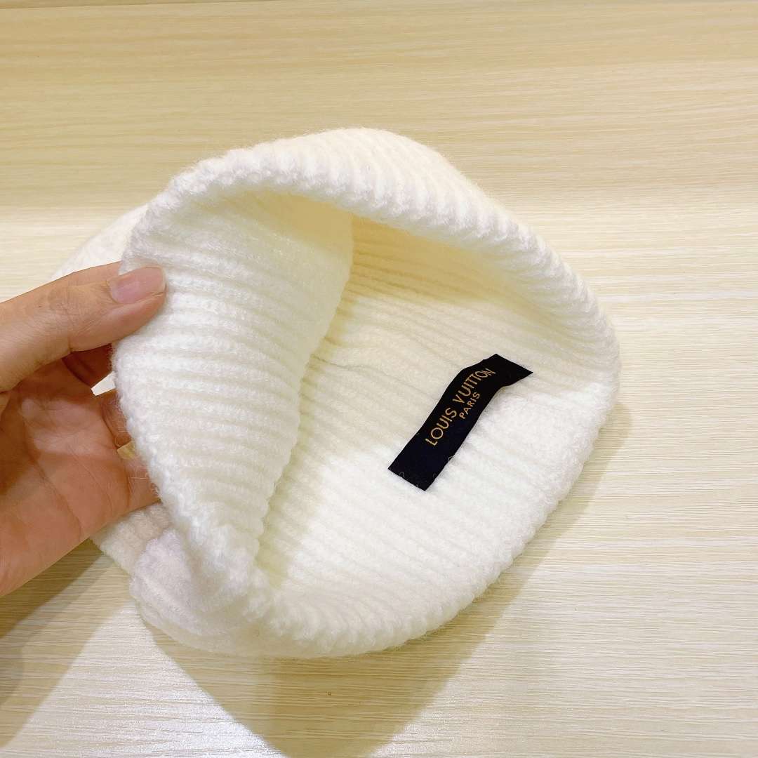 L0vis Vvtt0n Ahead Beanie White For Women