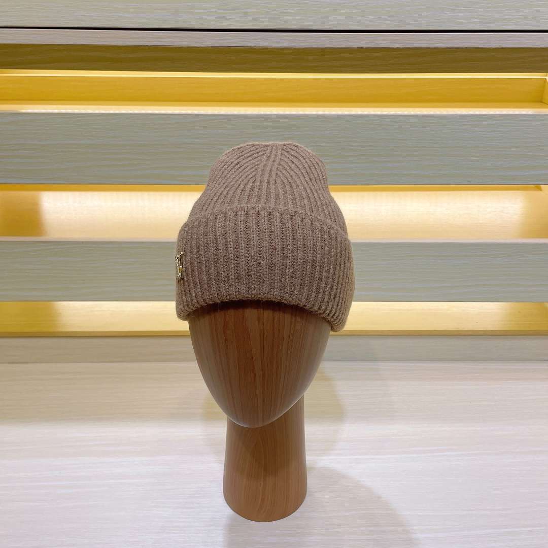 L0vis Vvtt0n Ahead Beanie Brown For Women