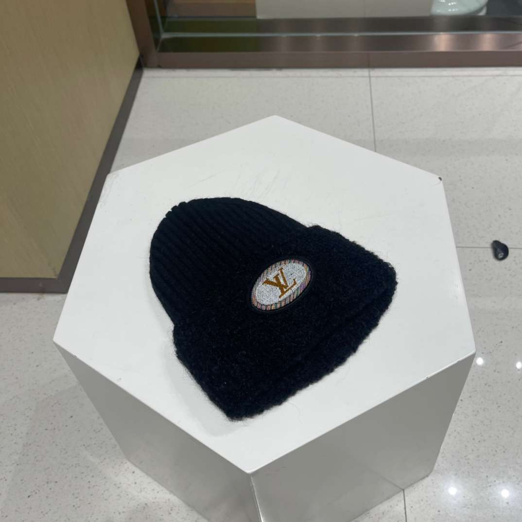 L0vis Vvtt0n Ahead Beanie Black For Women